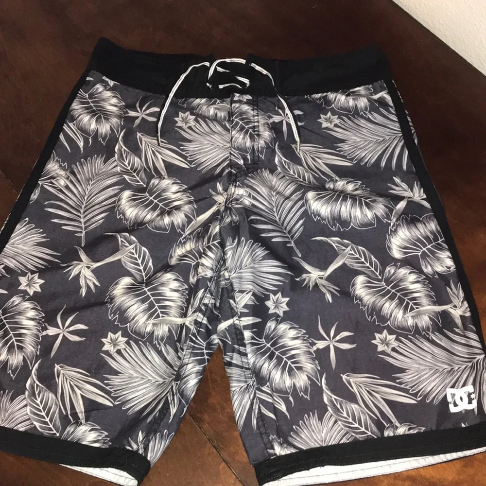 DC Boy’s XL Plant Leaves Tropical Swim Trunks Black and Gray Board Shorts